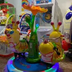 Juego Carrusel abeja y ardilla con Flor LED