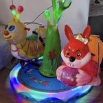 Juego Carrusel abeja y ardilla con Flor LED